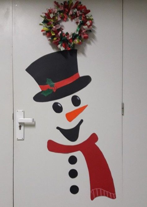 Snow Man Door Decoration, Door Decoration For Christmas, Door Decorations Classroom Christmas, Xmas Home Decor, Christmas Door Decorating Contest, Christmas Door Decoration, Christmas Candle Decorations, Christmas Themes Decorations, Christmas Classroom