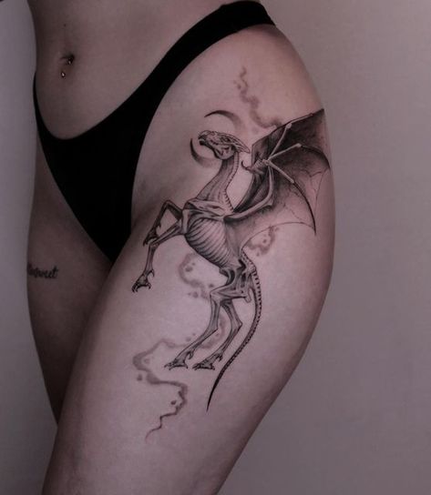 Harry Potter Thigh Tattoo Women, Harry Potter Mandrake Tattoo, Harry Potter Shoulder Tattoo, Bookish Thigh Tattoo, Harry Potter Thestral Tattoo, Harry Potter Thigh Tattoo, Bowtruckle Tattoo, Harry Potter Sleeve Tattoo For Women, Thestral Drawing