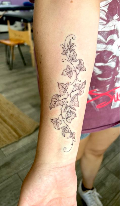 Ivy vine tattoo ideas Fairy Vines Tattoo, Ivy Vine Tattoo For Women, Ivy Tattoo Thigh, Irish Ivy Tattoo, Climbing Ivy Tattoo, Fairy Vine Tattoo, Ivy Bracelet Tattoo, Ivy And Flowers Tattoo, Ivy Hip Tattoo