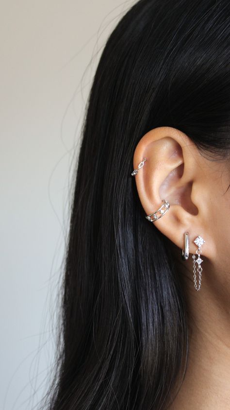 Cute Simple Ear Piercings Ideas, Silver Styled Ears, Sterling Silver Ear Stack, Silver Earrings Set Aesthetic, Ear Inspiration Piercing Silver, Ear Jewelry Ideas Silver, Earring Styles Ideas Silver, 3 Earings Piercings Ideas Silver, Ear Stacking Ideas Classy