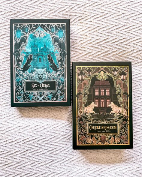 💭 Have you ever bought a special edition before reading the book?! Guilty 🙋🏼‍♀️ How gorgeous is the Owlcrate Edition The Six of Crows Duology by Leigh Bardugo. #thesixofcrows #owlcrate #specialedition #shadowandbone #bookcollecting #fantasybooks #yabooks #kazbrekker #bookhygge Six Of Crows Special Edition, Book Binding Design Cover, Six Of Crows Book Cover, Six Of Crows Book, The Six Of Crows, Book Binding Design, Crow Books, Leigh Bardugo, Six Of Crows