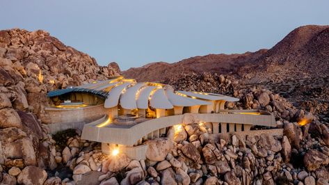 Joshua Tree Airbnb, Desert House, Steven Holl, Joshua Tree California, Exclusive Homes, Puntarenas, Bamboo House, Luxury Amenities, Organic Architecture