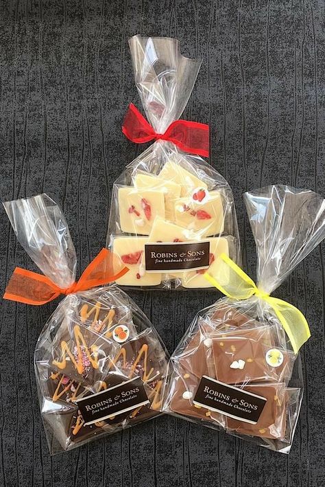 Small Chocolate Gift Ideas, Chocolate Small Business, Chocolate Packing Ideas Gift Homemade, Chocolate Ideas Gifts, Chocolate Gifts Ideas, Chocolate Design Ideas, Lemon Crunch, Chocolate With Sprinkles, Chocolate Gift Ideas