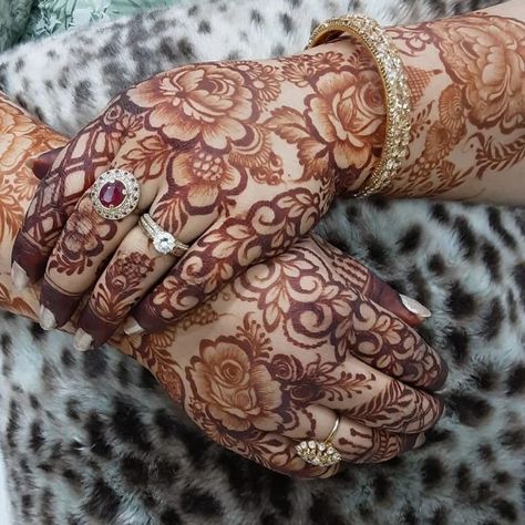 Mehandi Ideas, Simple Mehendi Design, Elegant Henna, Simple Mehandi, Simple Mehendi, Eid Mehndi, Khafif Mehndi Design, Mehendi Art, Floral Henna Designs