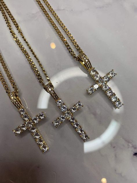 Gold Chain With Cross, Cute Chains, Cross Necklace For Women, Jewelry Cross, Cross Necklaces, Gold Cross Necklace, Jewelry Accessories Ideas, Cross Chain, Dope Jewelry