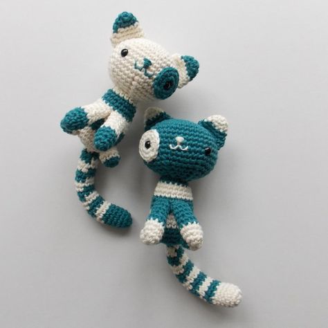 Amigurumi Kitten, Cat Amigurumi Pattern, Crochet Slip Stitch, Cat Crochet Pattern, Amigurumi For Beginners, Crochet Phone Cases, Mini Amigurumi, Crochet Mobile, Cat Crochet