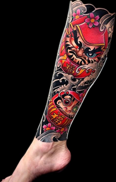 24d Art, Sleeve Tattoos Leg, Tattoo Daruma, Daruma Doll Tattoo, Foo Dog Tattoo Design, Samurai Tattoo Sleeve, Tattoos Leg, Japanese Leg Tattoo, Oni Mask Tattoo