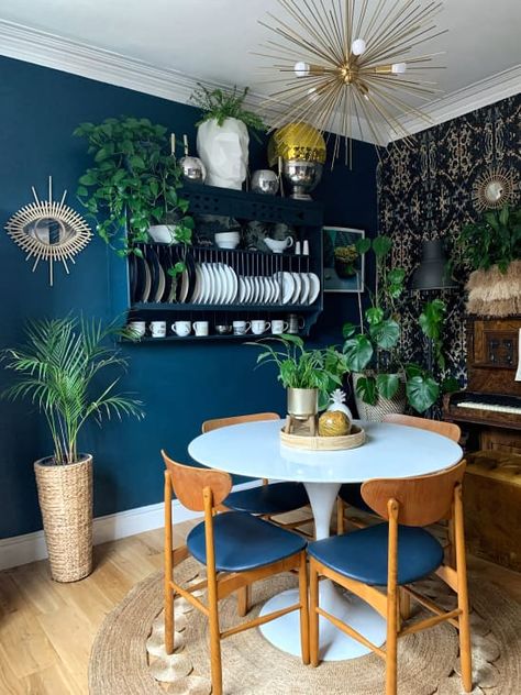 Blue Walls Living Room, Dining Roo, Apartment Dining Room, Cottage Style Kitchen, Dark Blue Walls, Dining Room Paint, Dining Room Blue, Dining Room Wallpaper, Dining Room Inspiration