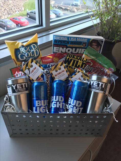 Beer Themed Gift Basket, Father Day Basket Ideas, Father’s Day Gift Basket Ideas, Beer Basket Ideas For Men, Yeti Gift Basket Ideas, Yeti Gift Basket, Guy Gift Basket, Bereavement Gift Basket, Liquor Bags