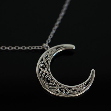 Moon Necklace Aesthetic, Holy Symbol, Silver Moon Necklace, Vampire Jewelry, Crescent Moon Design, Crescent Moon Necklace Silver, Valentines Frames, Moon Necklace Silver, Fairy Jewelry