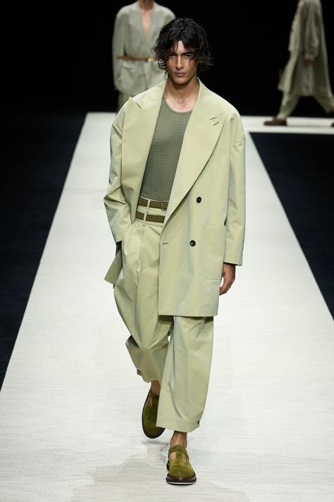 Elegant Men Style, Suede Suit, Milan Fashion Week Runway, Armani Fashion, Armani Collection, Menswear Runway, Spring 2025, Mens Casual Dress Outfits, Menswear Fashion Show