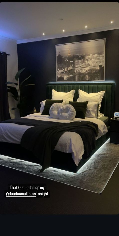 Bedroom Ideas For Small Rooms Cozy Black, Apartment Room Ideas Cozy, Black Couple Bedroom Ideas, Modern Black Bedroom Ideas, Black Theme Bedroom Ideas, Room For Couples Ideas, Bedroom With Boyfriend, Black Room Aesthetic Bedroom, Black Wallpaper For Bedroom