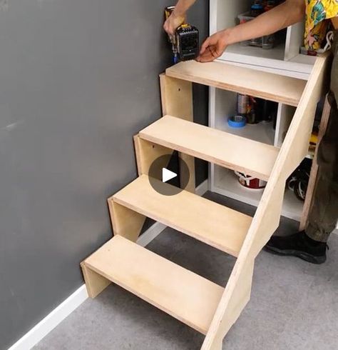 Foldable Staircase, Stairs Diy, Small Living Space, Diy Stairs, Small Space Living, 5 Minute Crafts, Small Living, Stairs, Living Spaces