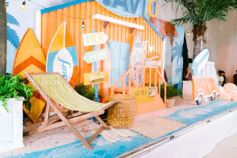 Beach Themed Cafe, Summer Store Display, Event Booth Design, Summer Store, Beach Office, Themed Cafes, Event Booth, Interactive Walls, Hawaii Party