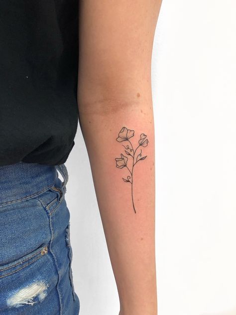 Sweet pea tattoo @breehaastattoos fine line tattoo, girly tattoo, flower sprig tattoo Dainty Flower Tattoos, Pea Tattoo, Sweet Pea Tattoo, Violet Flower Tattoos, Violet Tattoo, Tiny Flower Tattoos, Tattoos Black Women, Flower Wrist Tattoos, Flower Tattoo Back