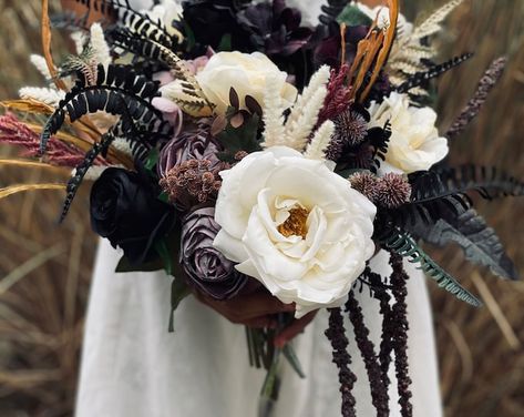 Deep Purple Black Gold Beige Flowers Fall Bridal Bouquet Faux - Etsy UK Moody Wedding Bouquet, Wedding Bouquet Cascading, Moody Wedding Flowers, Gold Wedding Bouquets, Black Wedding Flowers, Gothic Wedding Theme, Dark Wedding Theme, Black Bouquet, Wedding Color Pallet