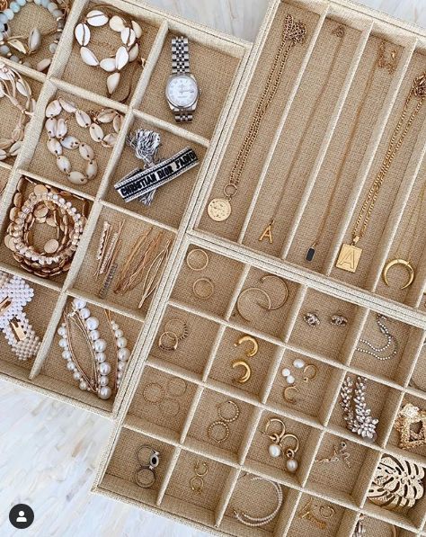 via @alanahosn Penyimpanan Makeup, Dream Closet Design, Wardrobe Organisation, Jewelry Drawer, Closet Decor, Marie Kondo, Home Organisation, Dressing Room Design, Closet Designs