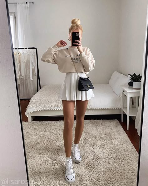 Tennis Skirt Outfits, Rok Outfit, Collage Outfits, Tennis Skirt Outfit, White Tennis Skirt, Trendy Spring Outfits, Smink Inspiration, Rock Outfit, Estilo Preppy