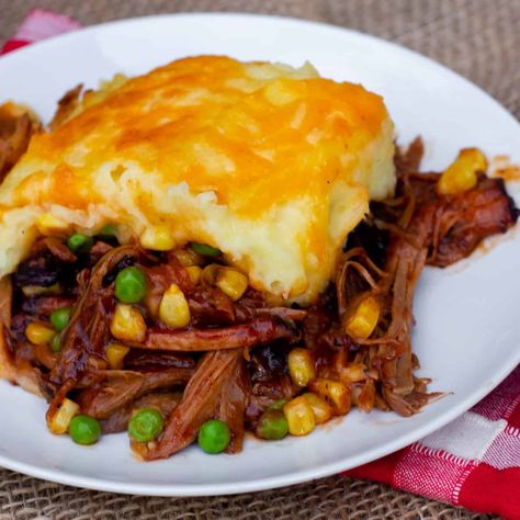 Pulled Pork Shepherd's Pie Recipe - How to Make Shepherd's Pie Recipe, Pulled Pork Leftovers, Leftover Pork, Slow Cooked Pork, Shepherds Pie Recipe, Pulled Pork Recipes, Shredded Pork, Shepherd's Pie, Sloppy Joe