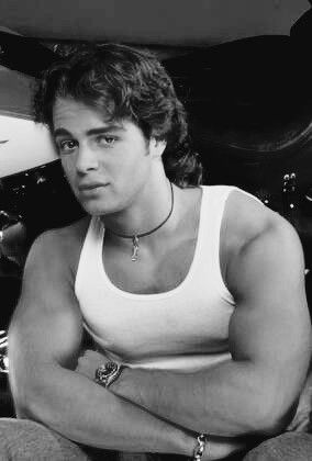 Matthew Lawrence, Joey Lawrence, Ripped Body, Vintage Man, Comedians, Vintage Men, Tv Shows, Tank Top, Actors