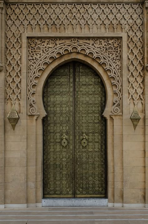 Mekka Islam, Moorish Architecture, Mosque Art, Gorgeous Doors, Mosque Architecture, Islamic Art Pattern, Indian Architecture, Islamic Design, Unique Doors