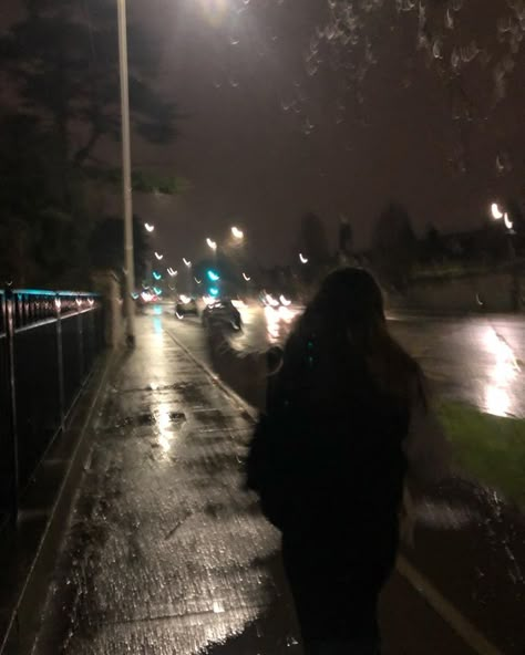 Street Aesthetic, I Love Rain, Night Walks, Love Rain, Rain Photography, Night Aesthetic, In The Rain, Rainy Days, Aesthetic Girl