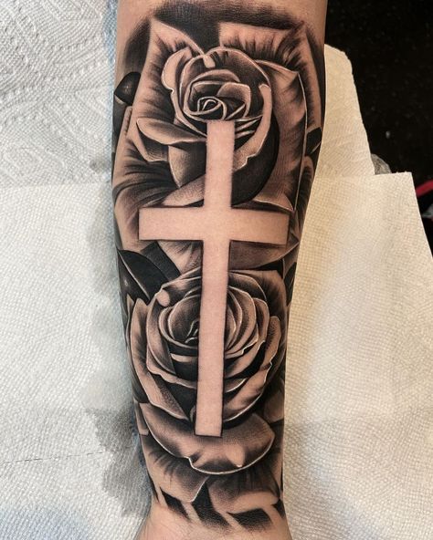 Black And White Roses Tattoo, Rose Cross Tattoo Design, Feminine Skull Tattoos, 16 Tattoo, Christian Tattoo, Rose Drawing Tattoo, Flower Thigh Tattoos, Rose Tattoo Sleeve, Black And White Roses