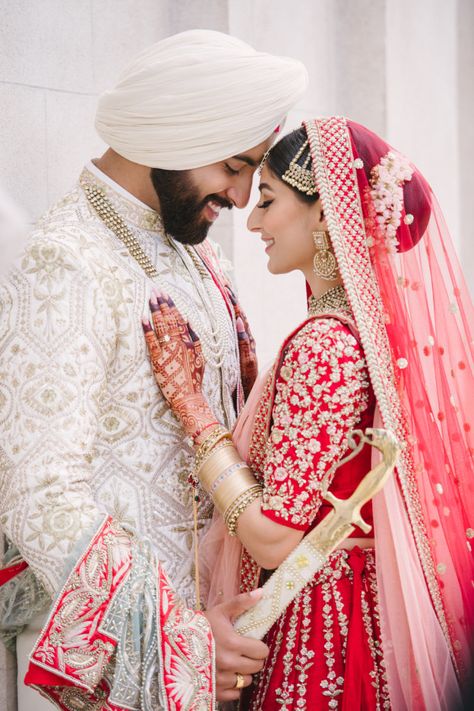 Amazing Sikh community Marriage and weddings Sikh Couple, Sikh Wedding Photography, Easy Photography Ideas, Wedding Shot, Punjabi Wedding, Sikh Wedding, Wedding Shots, Wedding Poses, Bridal Outfits