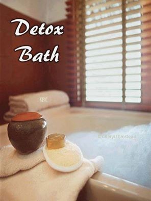 Detox Bath Recipe  1/3 C Epsom salt 1/3 C sea salt 1/3 C baking soda 2 1/2 tsp ground ginger 1 C apple cider vinegar Essential oils Draw a bath with very warm water. Add dry ingredients & vinegar. Soak in bath for 30 min.  After soaking gently rub your skin toward your heart) to clear out toxins. Bath For Colds, Detox Bath Recipe, Baking Soda For Hair, Bath Detox, Detox Bath, Skin Detox, Coffee Scrub, Bath Soak, Detox Recipes