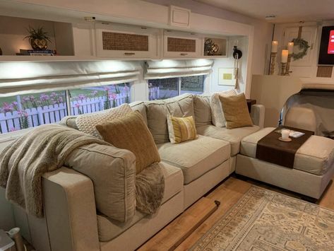 Aesthetic Camper, Small Travel Trailer, Camper Mods, Rv Living Room, Rv Cabinets, Rv Interior Design, Rv Inspiration, Rv Interior Remodel, Diy Camper Remodel