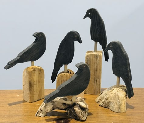 Birch Trees Landscaping, Fall Wood Crafts, Bird Carving, Wood Art Projects, Crows Ravens, Wooden Figurines, Scroll Saw Patterns, Wooden Bird, Le Respect