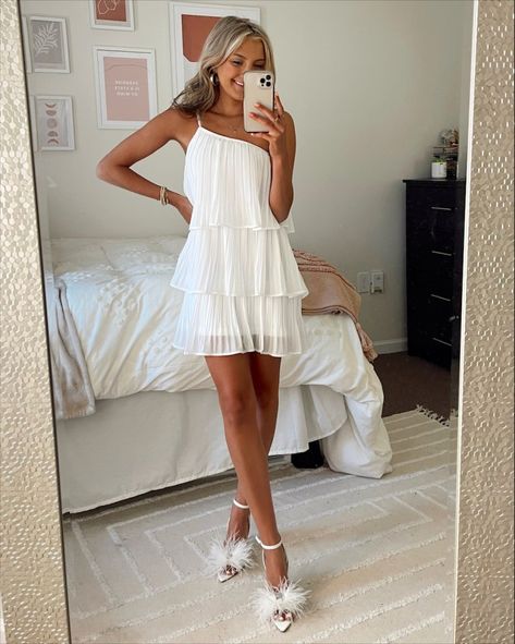 Graduation Dresses For The Class of 2022 Dressed For Graduation, Extra Graduation Dresses, Graduation Dress College 2023, White Classy Graduation Dress, College Graduation Black Dress, White Graduation Dresses High School, White Dress Under Graduation Gown, Cute Dress For Graduation, Highschool Graduation Dresses White