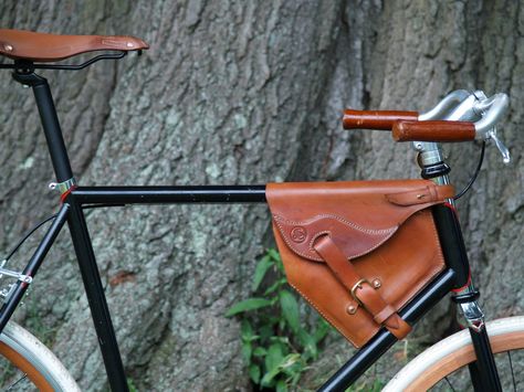 mos atelier: Neo-Retro Bicycle Leather Bike Accessories, Leather Bicycle Accessories, Bici Retro, Leather Bicycle, Bike Bags, Bike Leathers, Old Bicycle, Retro Bicycle, Custom Bicycle