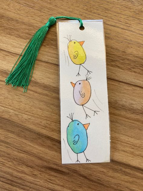 Made to order watercolor bird bookmark. Colors and slight variation to each since hand made.  Each bookmark is hand sketched and painted. Each is laminated and complete with tassel Colored Pencil Bookmarks, Bookmark Drawing Ideas Easy, Watercolor Birds Easy, Chicken Bookmark, Diy Watercolor Bookmarks, Bird Bookmark, Bookmark For Kids, Bookmarks Watercolor, Painted Bookmarks