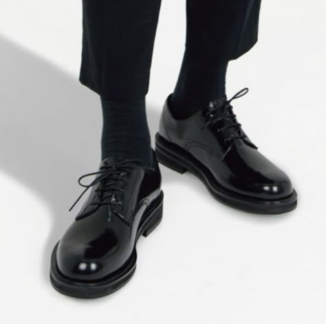 Black Oxford Shoes, Concept Clothing, Shoes Drawing, Winter Lookbook, Mens Outfit Inspiration, Suit Shoes, Fancy Shoes, Oxford Shoes Men, Poses References