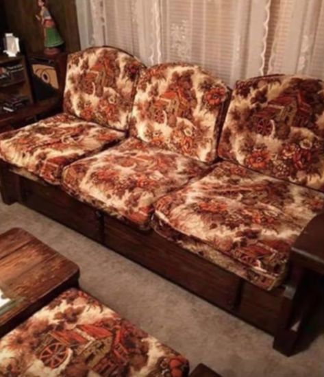 Hilariously Ugly Couches That You Probably Owned At One Point In Time – Dusty Old Thing 1980 Furniture, Furniture 70s, 90s Furniture, Ugly Furniture, 70s Furniture, Fall Color Schemes, Fall Family Photo Outfits, Childhood Memories 70s, Paw Paw