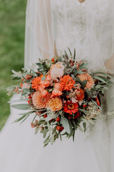 Orange Wedding Bouquet, Dahlias Wedding, Lush Wedding, Dahlia Bouquet, Orange Bouquets, Fall Wedding Bouquets, Fall Wedding Flowers, Orange Wedding, Spray Roses