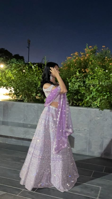 Traditional Aesthetic Dress, Pics With Lehenga, Lehanga Pics Ideas, Photo Poses On Lengha, Prom Dresses Indian Style, Floral Indian Suit, Aesthetic Lehnga Outfits, Indian Outfit Aesthetic Pics, Lehnga Pics Ideas