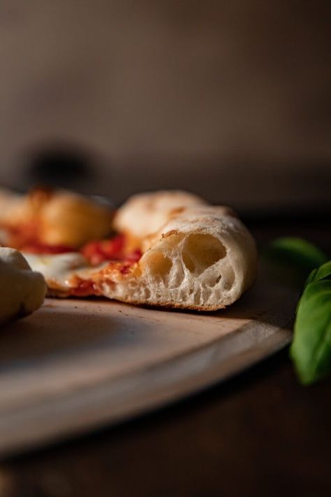 Neapolitan Pizza Photography, Pizza Making Photography, Food Photography Pizza, Pizza Food Photography, Pizza Photoshoot, Mr Pizza, Pizza Photography, Pasta Restaurants, Ny Pizza