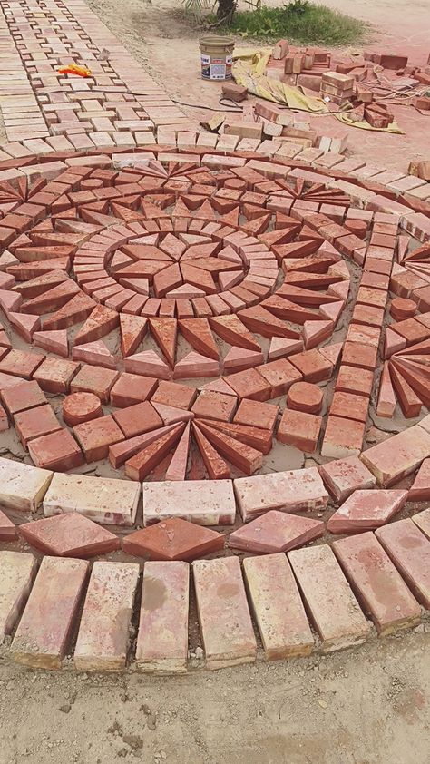 Mosaic Brick Patio, Diy Brick Garden Wall, Square Garden Layout, Garden Paving Ideas Inspiration, Grapevine Pergola, Front Yard Walkway Ideas Entrance, Brick Walkways To Front Door, Brick Patio Patterns, Brick Pathway Ideas