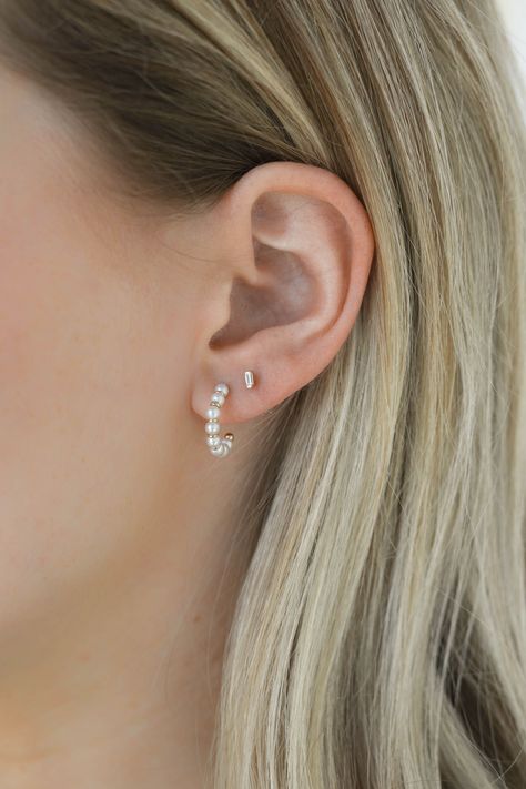 Hoop And Pearl Double Piercing, Pearl Earrings Second Hole, Seconds Ear Piercing Ideas, Pearl Earrings Double Piercing, Double Ear Piercings Pearl, Seconds Piercing Aesthetic, Wedding Earrings Double Piercing, Second Ear Piercing Pearl, 2 Lobe Piercings Ideas