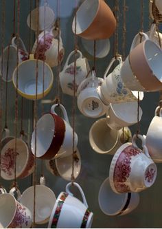 Hanging vintage tea cup window display. Tea Cup Display, Café Design, Tea Ideas, Retail Windows, Store Window, Creative Display, Mad Hatter Tea, Mad Hatter Tea Party, Merchandising Displays