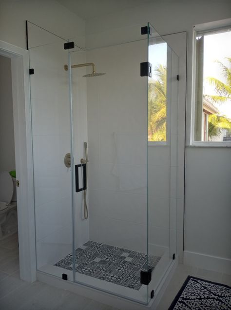 Corner shower stalls – Glass door construction Free Standing Shower Stall, Tiny Shower Stall, Prefab Shower Stall Ideas, Small Shower Stall Remodel, Corner Glass Shower Ideas, Corner Shower Glass Door Ideas, Corner Shower Doors Small Spaces, Glass Shower Corner, Glass Shower Doors Corner