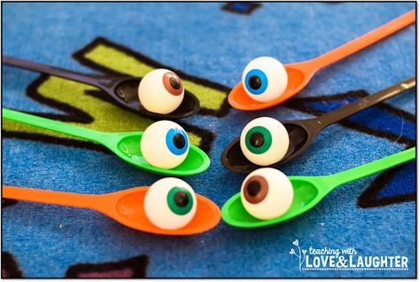 Teaching With Love and Laughter: Halloween Party Ideas From Oriental Trading Classroom Halloween, Fun Halloween Party Games, Halloween Party Activities, Classroom Halloween Party, Halloween Class Party, Halloween Infantil, School Halloween Party, Halloween Kindergarten, School Halloween