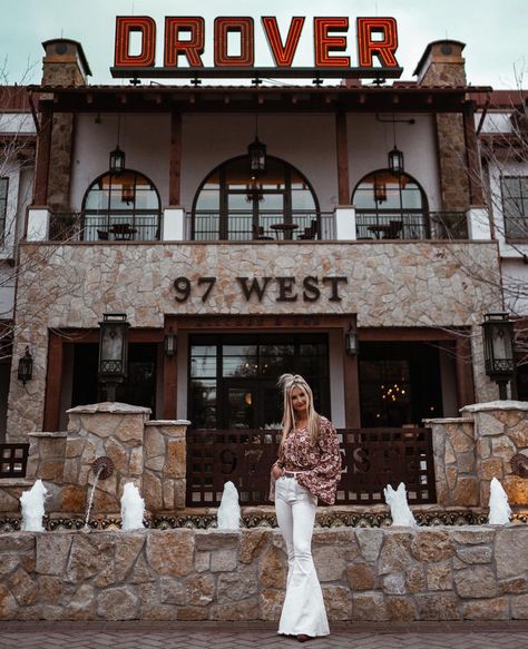 Stockyards Outfit, Texas Rodeo, Fort Worth Stockyards, Visit Texas, Southern Outfits, Rhinestone Fringe, Bottom Jeans, Fort Worth Texas, Southern Belle