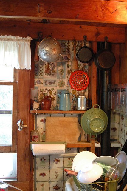 Vintage Cottage Kitchen, Muebles Shabby Chic, Grandmas Kitchen, Casa Vintage, Cottage Kitchens, Cozy Kitchen, Grandmas House, Chic Kitchen, Old Kitchen