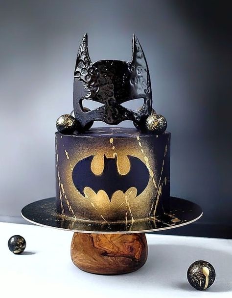 Batman Cakes Ideas, Batman Theme Cake, Batman Cake Ideas, Cake Batman, Batman Birthday Cakes, Batman Cake, Batman Birthday, Superhero Cake, Birthday Cakes For Men