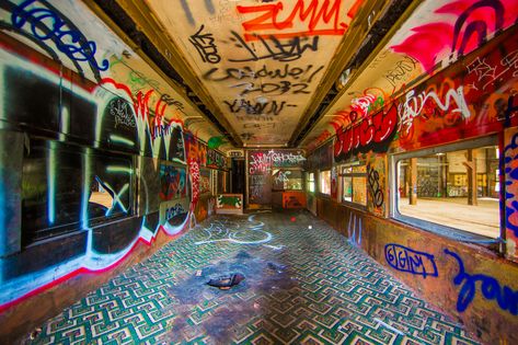 Reader beware: these abandoned places in Atlanta may give you the creeps. Atlanta Photography Locations, Places In Atlanta, Atlanta Photoshoot, Dawn Pictures, Georgia Trip, Georgia Art, Outing Ideas, Atlanta Travel, Abandoned Photography