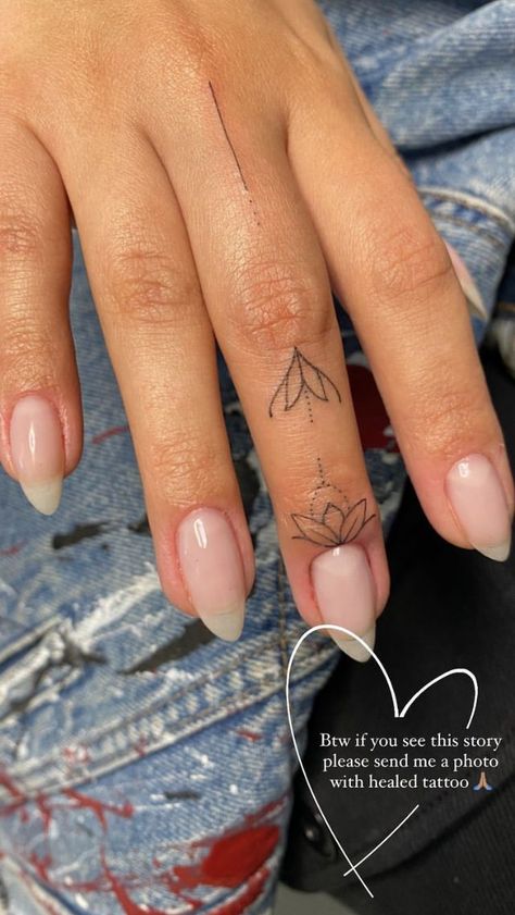 Finger Tatoos Woman, Minimalist Hand Tattoo, Tattoo Ideas Placement, Dainty Hummingbird Tattoo, Hummingbird Tattoo Ideas, Tattoo Main, Thumb Tattoos, Cute Finger Tattoos, Small Girly Tattoos