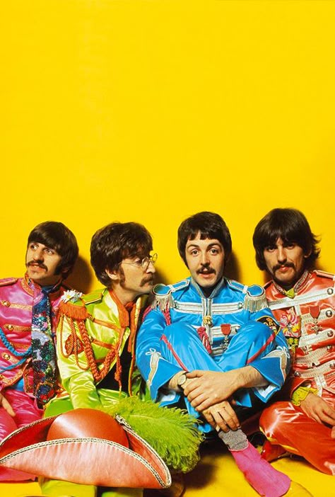 The Beatles. Sgt. Pepper's Lonely Hearts Club Band shot for inside cover of the original album.                                                                                                                                                     More Sgt Peppers Lonely Hearts Club Band, Beatles Wallpaper, Beatles Sgt Pepper, Sean Lennon, Jane Asher, Johnny Rotten, Beatles Love, Julian Lennon, Sgt Pepper